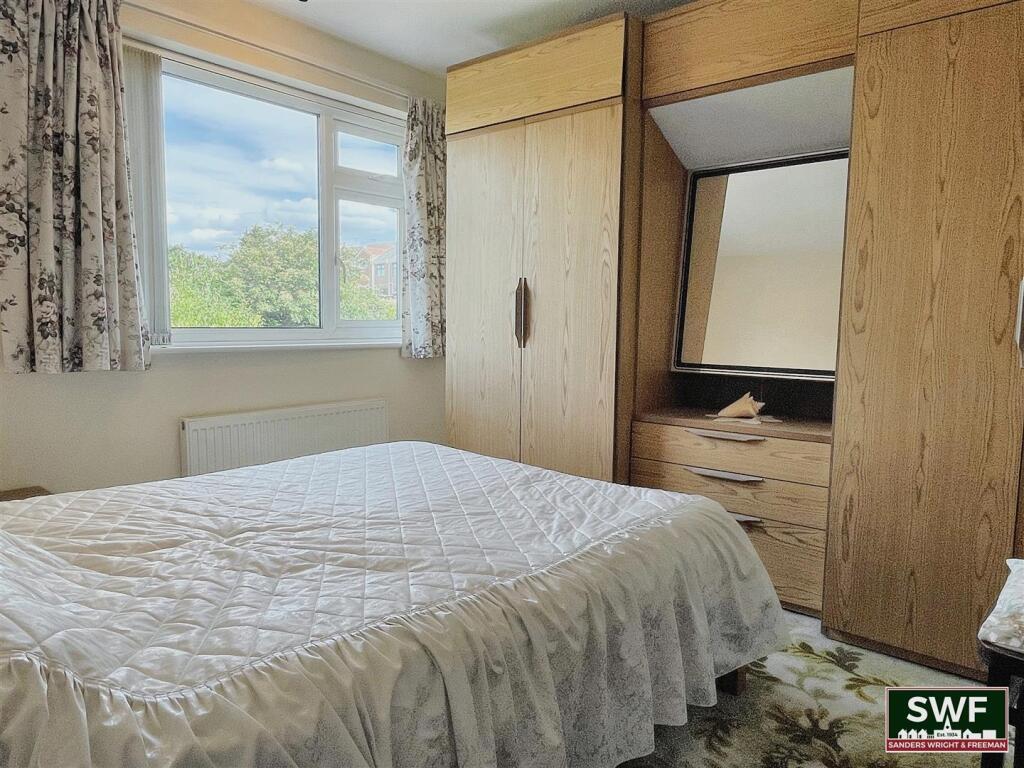 bedroom2.jpg
