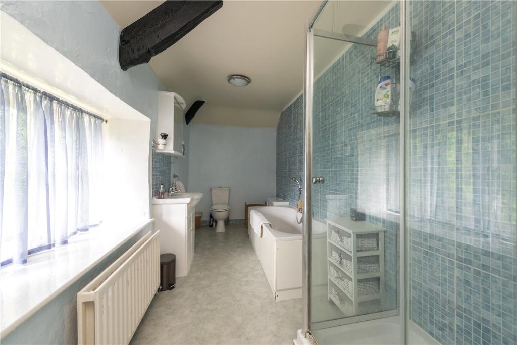 En Suite Bathroom