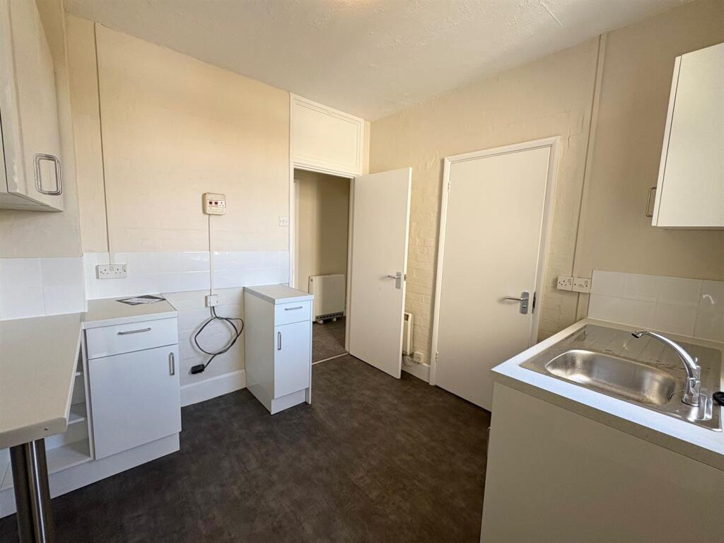Kitchen Cont.jpg