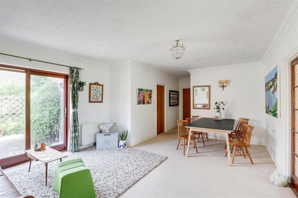 8VbsMyJiOUOmWAlxlHaCQg (1).jpg