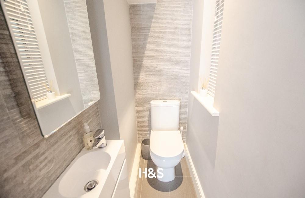 33 Burman Road - WC.jpg