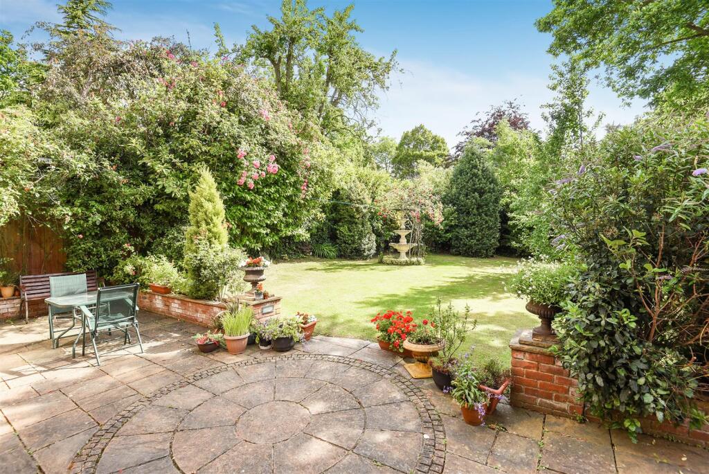 Bredon - Garden Main.jpg