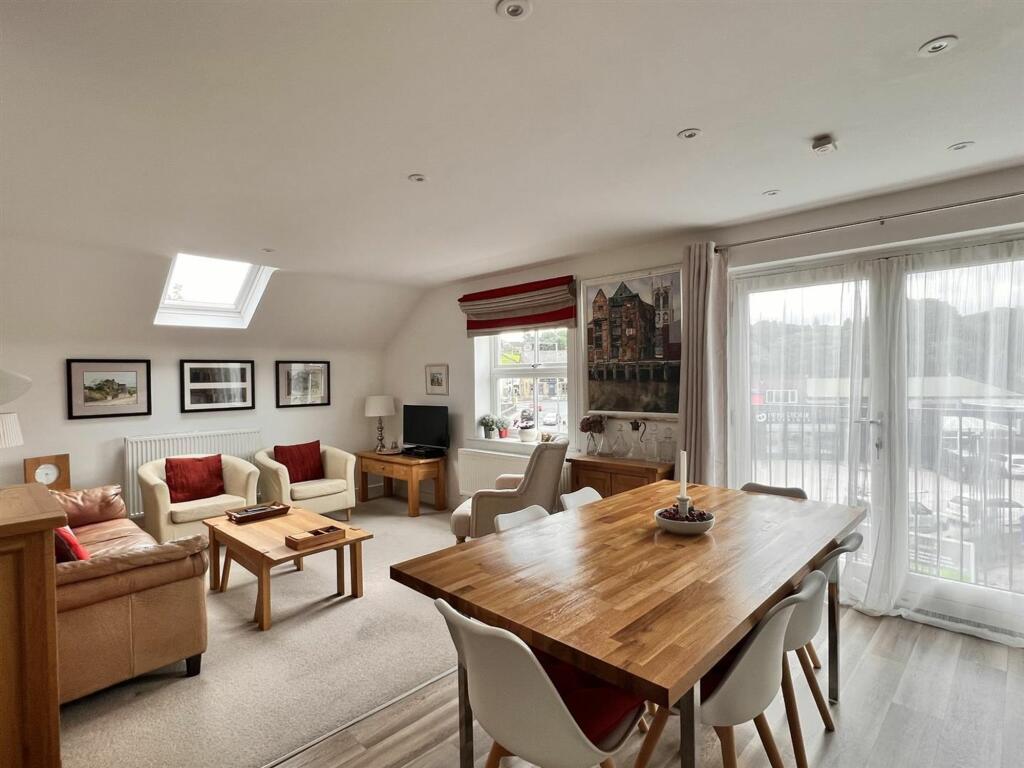 LIVING/ DINING KITCHEN