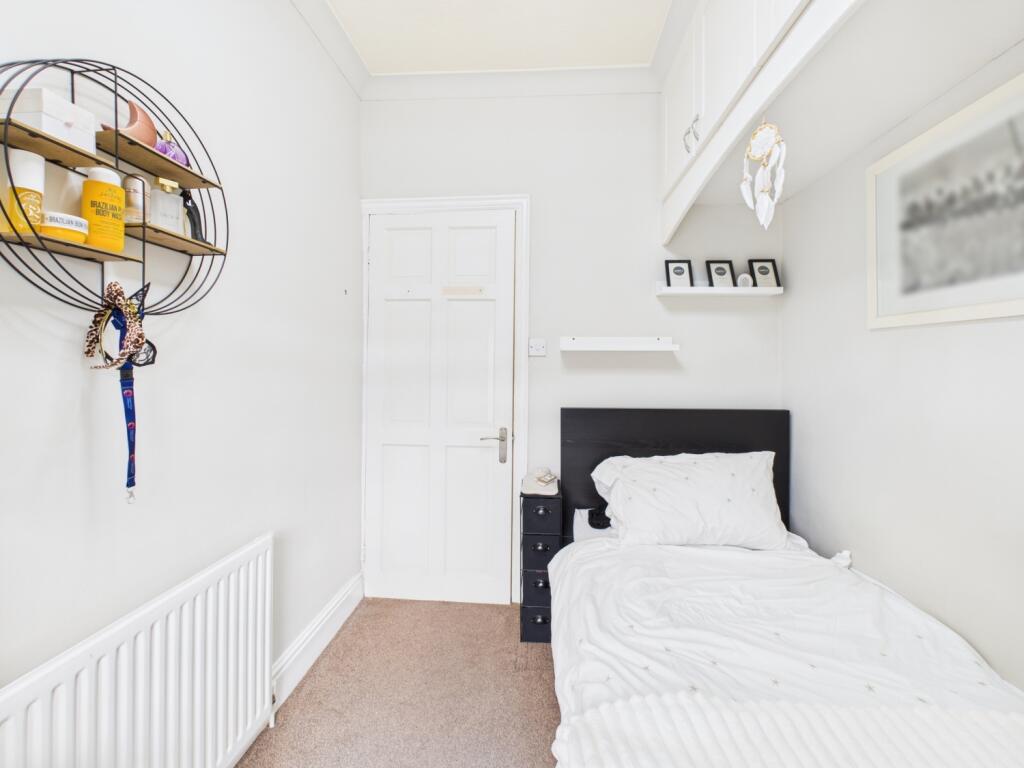 CAM04233G0-PR0038-STILL026