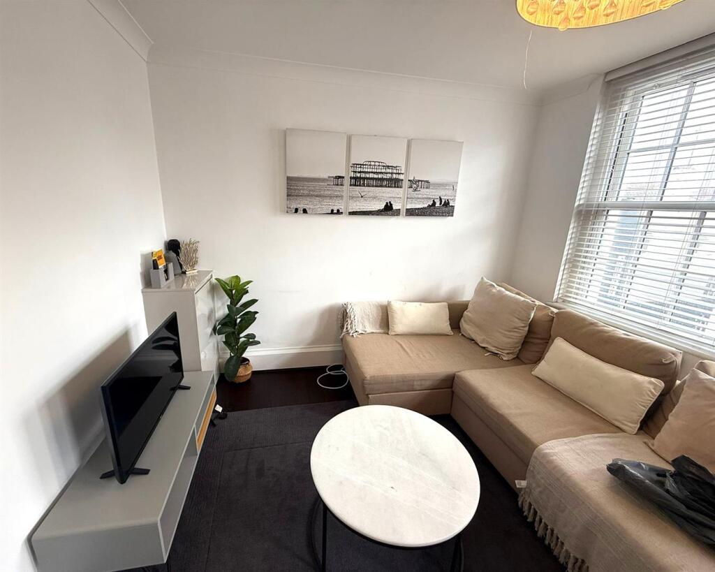 Living Room 2.jpeg