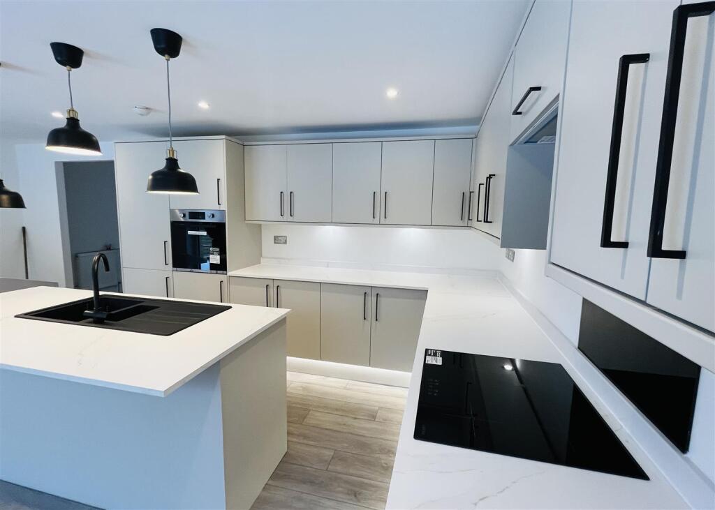 LIVING KITCHEN