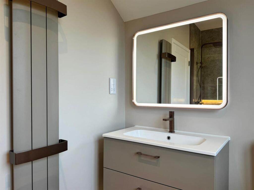 Bathroom (4).jpg