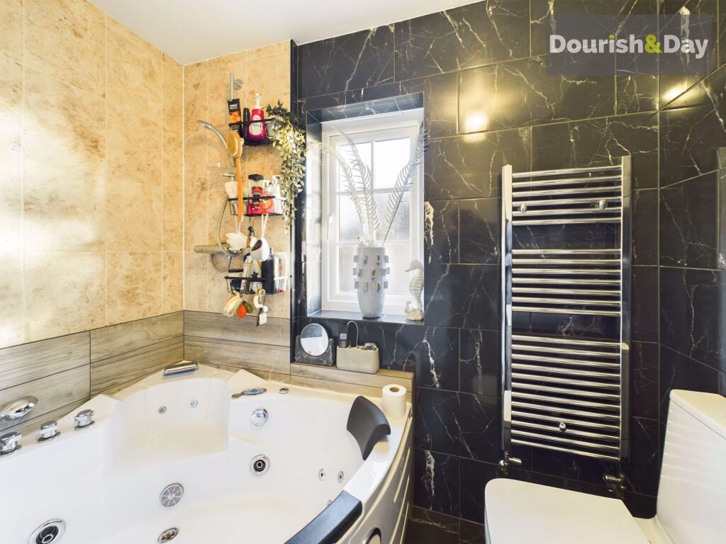 Family Bathroom 