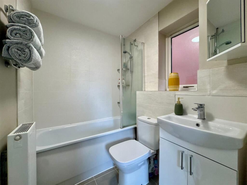 Jack &amp; Jill Bathroom