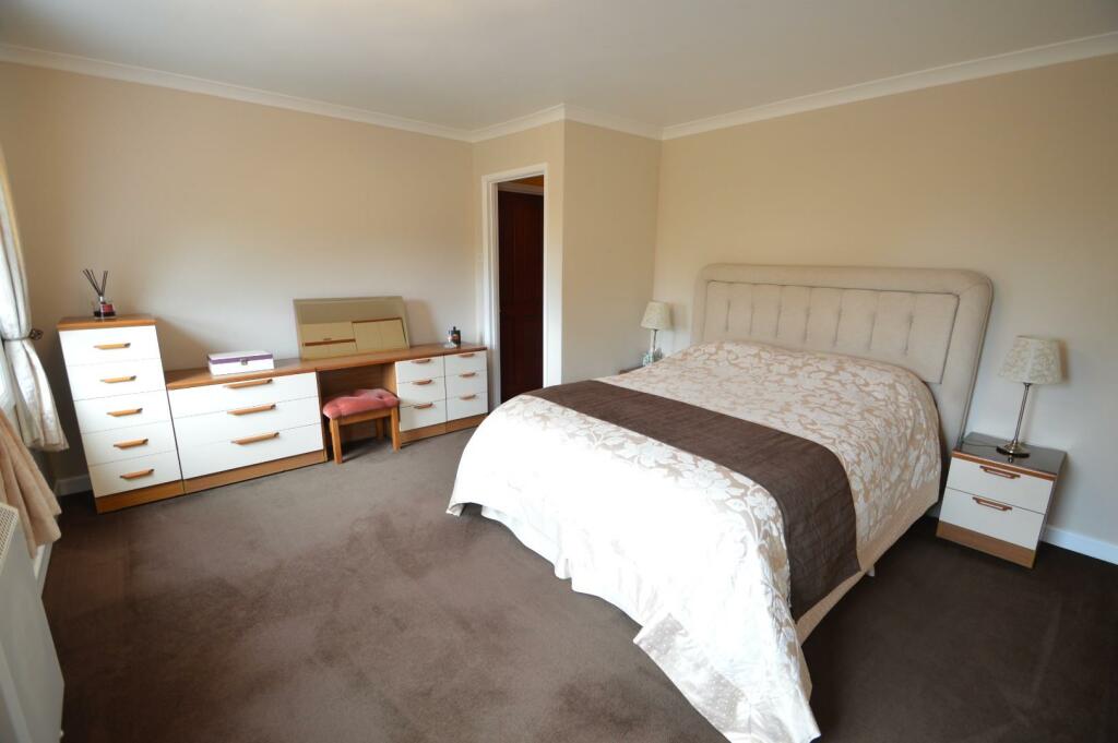 1 Cherrytree Cottage Bed1b.JPG