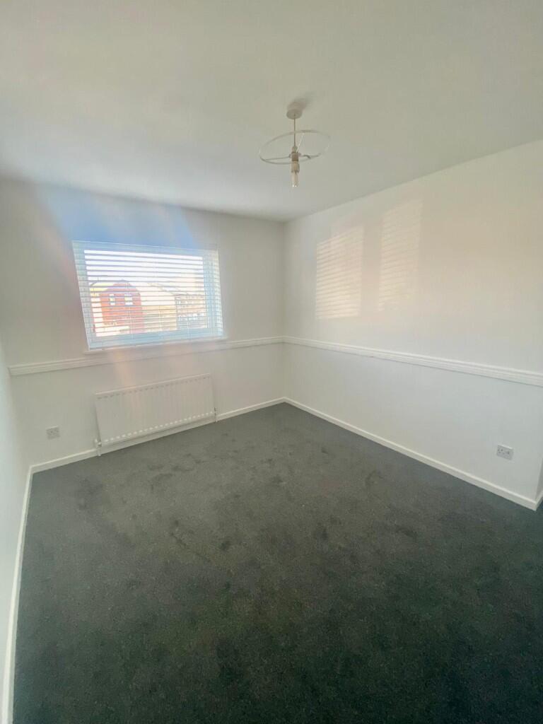 Middle floor bedroom