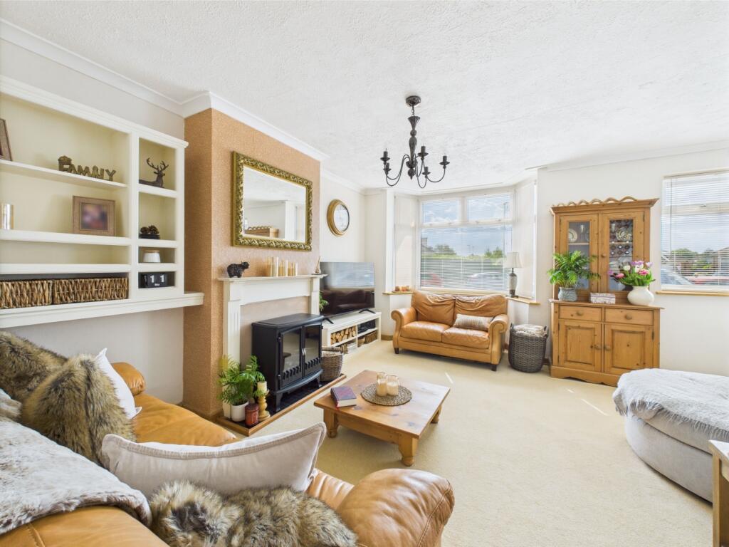 7. CAM04922G0-PR0020-STILL028