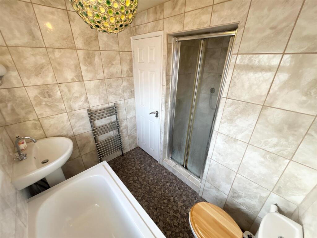 Bathoom.shower.jpg