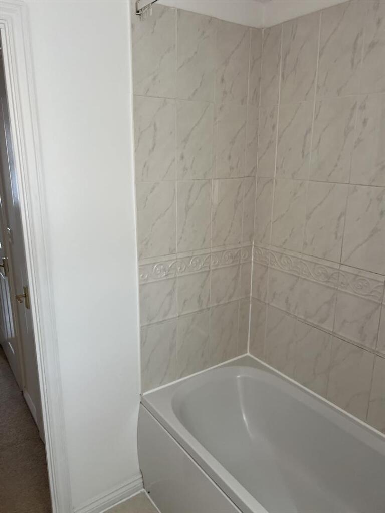 Bathroom 2.jpg