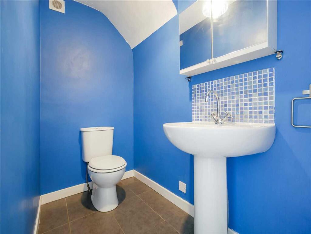 Lower En-Suite W.C.