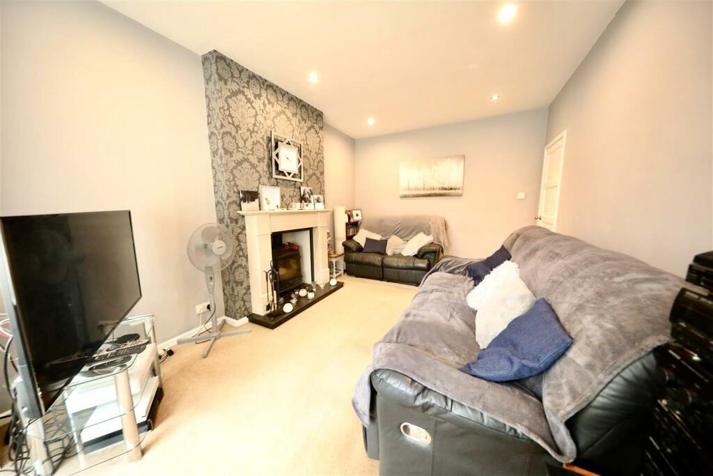 302 Bricknell - Lounge 2.jpg