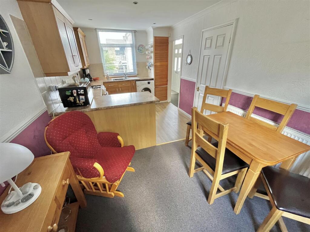 Dining Kitchen Aspect 4