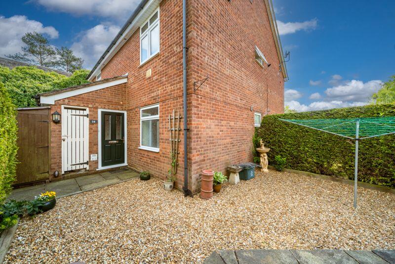 GARDEN AND GROUND FLOOR ENTRANCE