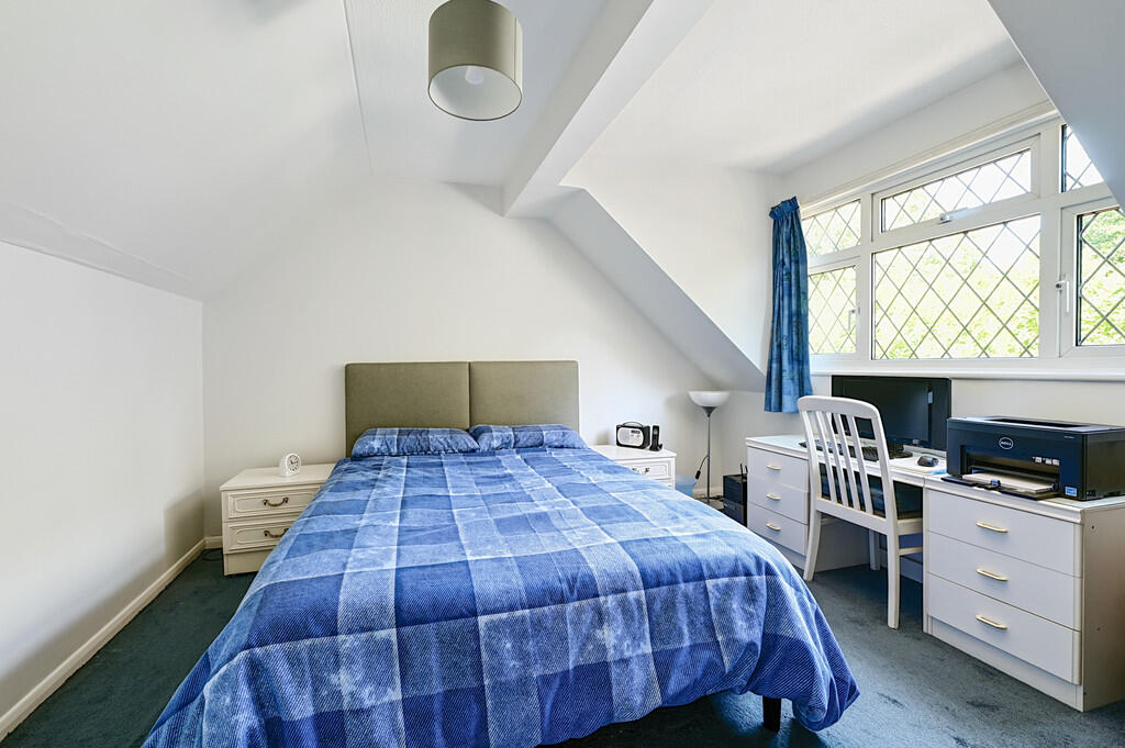 3 Maybrick Close ...