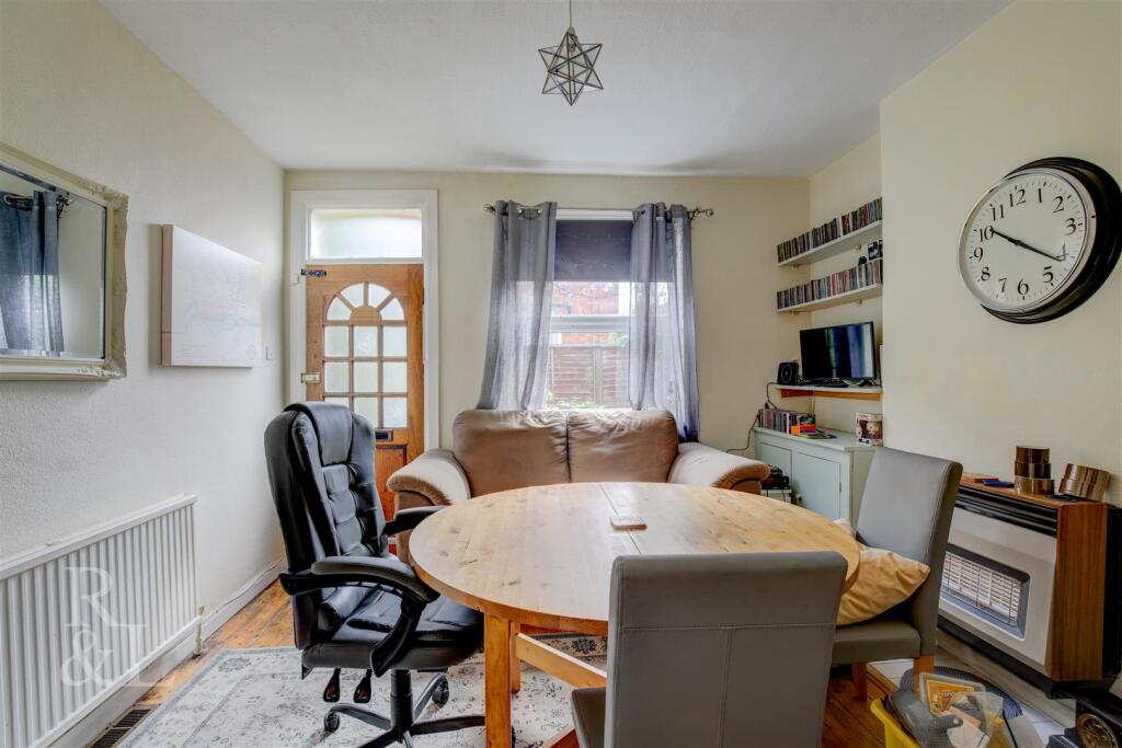 12 Edwinstowe (5).jpg