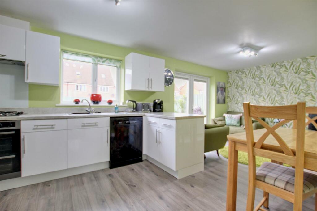 DINING KITCHEN / DAY ROOM