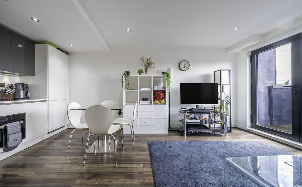 Maddison House000...