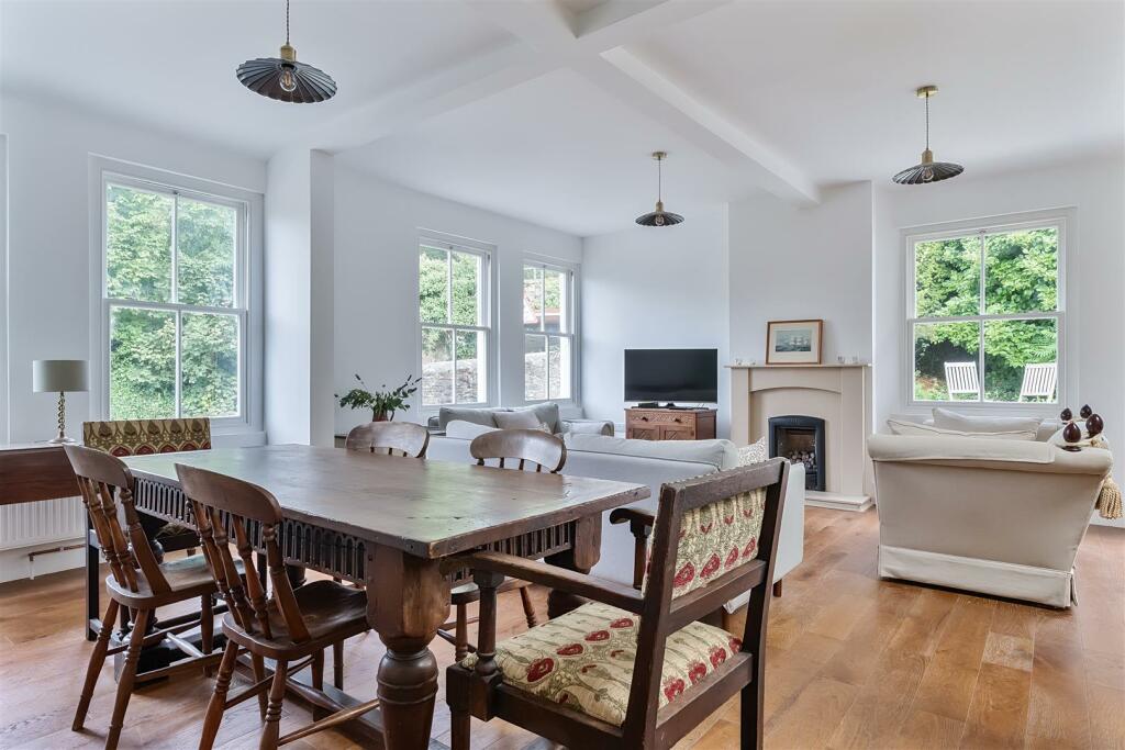 Family Room Alt.jpg