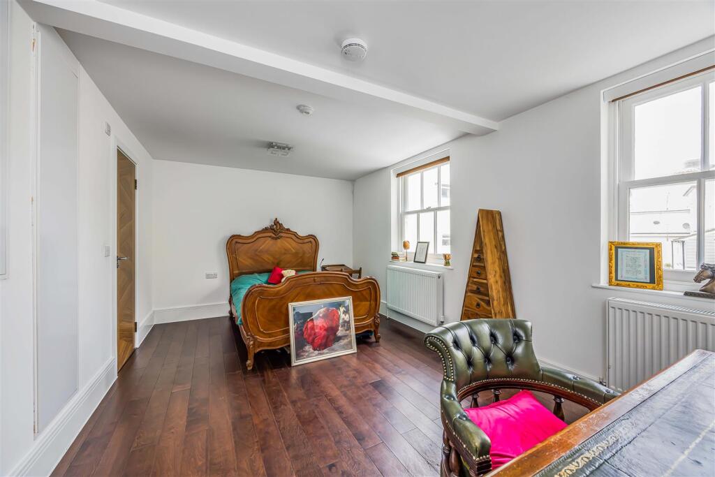 Apartment B, Clearwater Apartments, South Parade, 