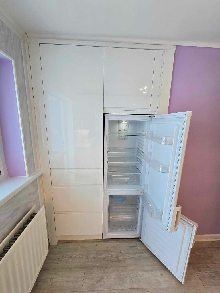 Kitchen / Fridge