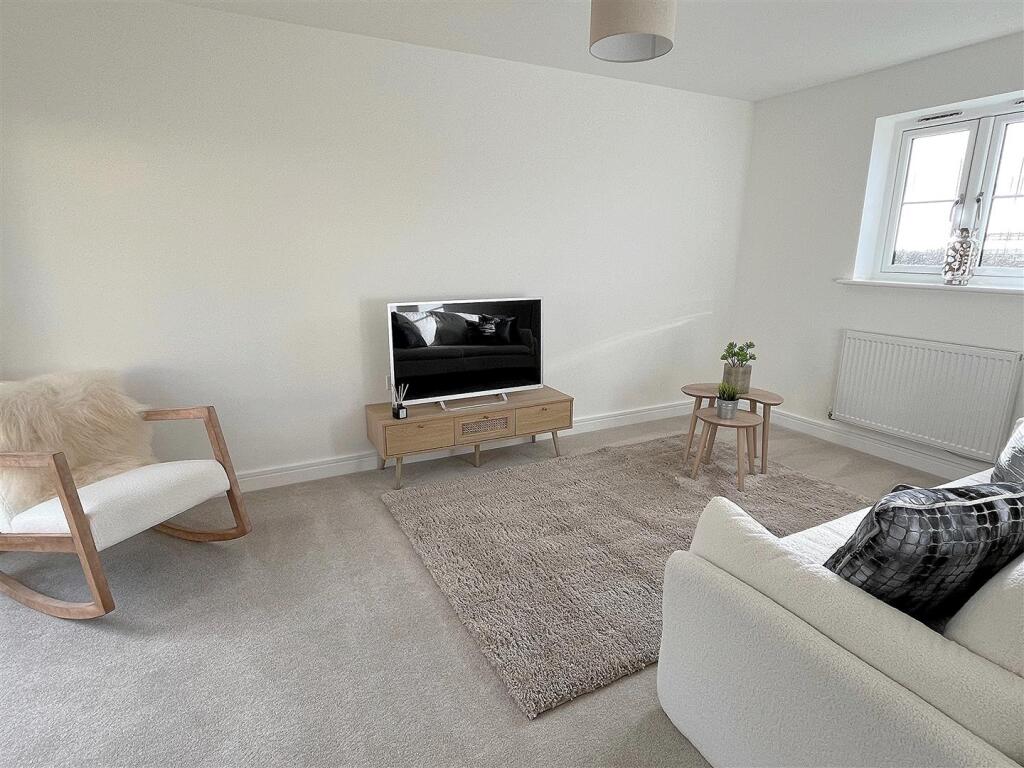 Lounge 1.jpg