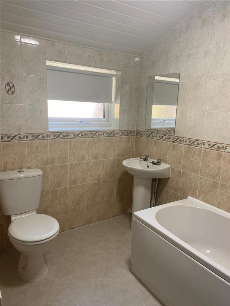 Bathroom 1.JPG
