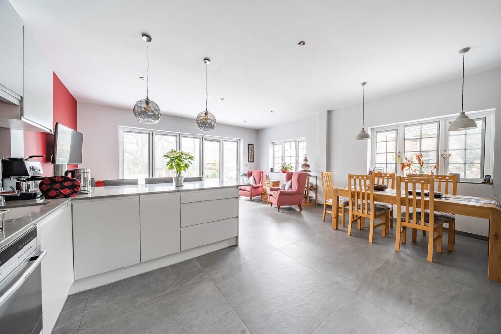 Kitchen/dining/day r