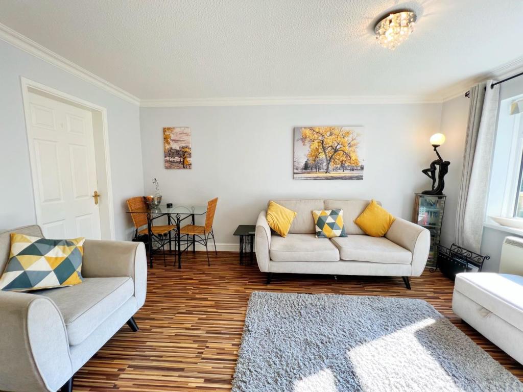 Lounge 4.jpg