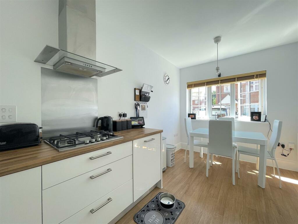 Kitchen:Dining Room (3).jpeg