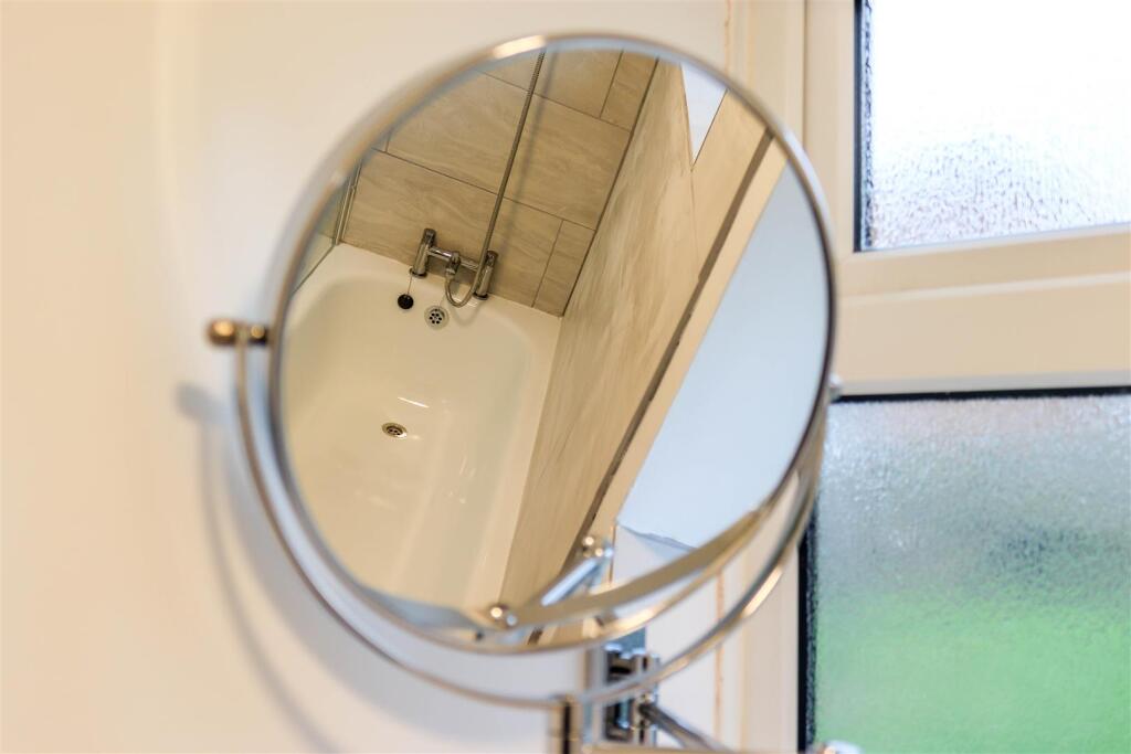 23. Bathroom.jpg