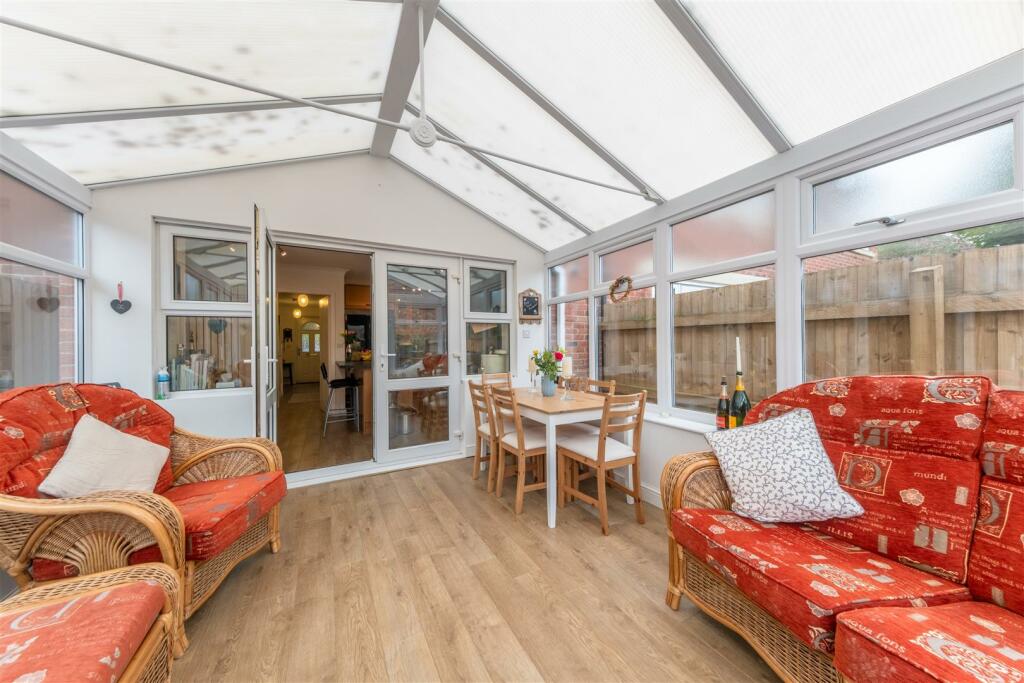 27 Harthill Close-013.jpg