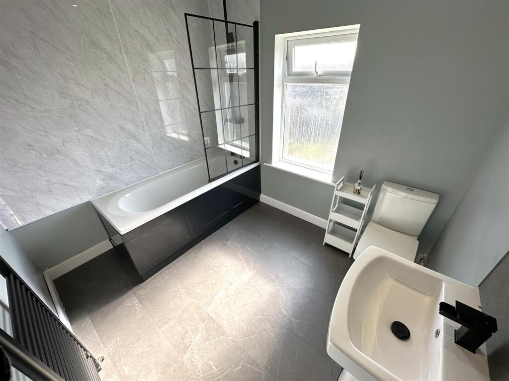 Generous Modern Bathroom 570