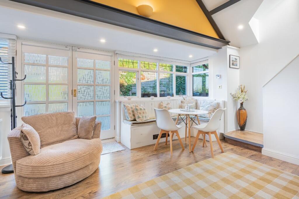 Annexe - Dining area 