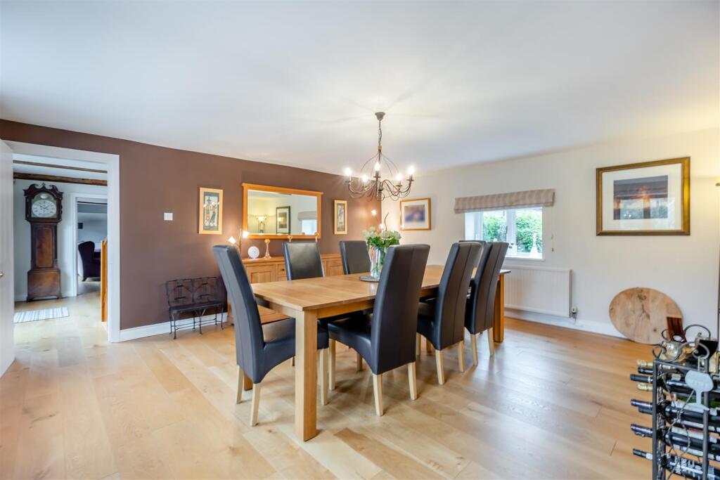 8549356-interior09.jpg