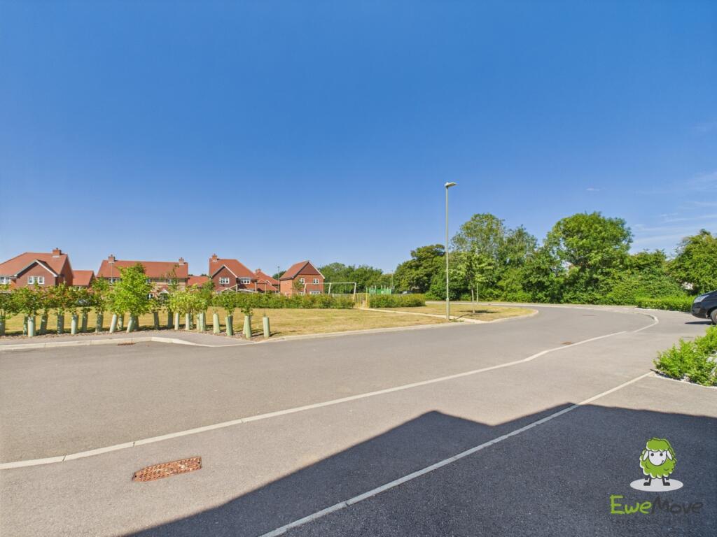 EweMove Basingstoke Church Acre Front Outlook