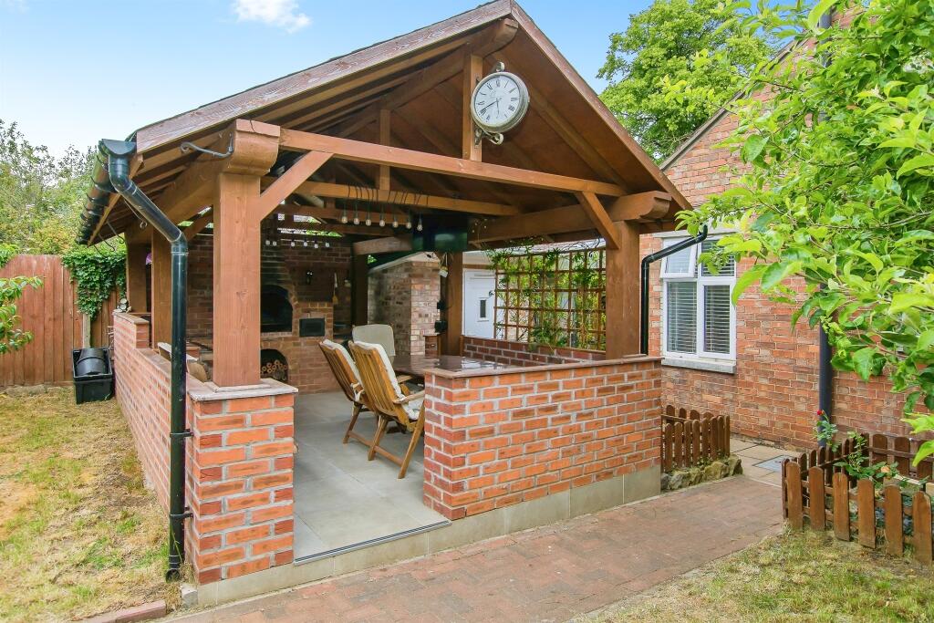 Outside Kitchen / Bbq