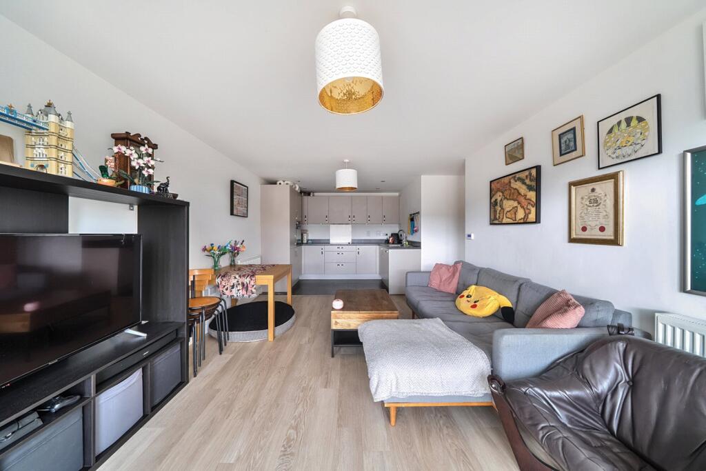 1304224-3-684862f...