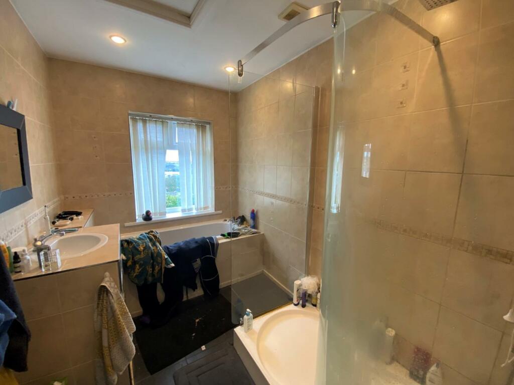 First floor bathroom &amp; Shower room