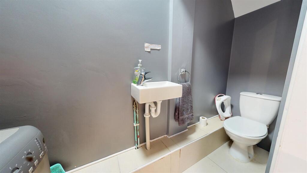 Dentons Green Lane WC