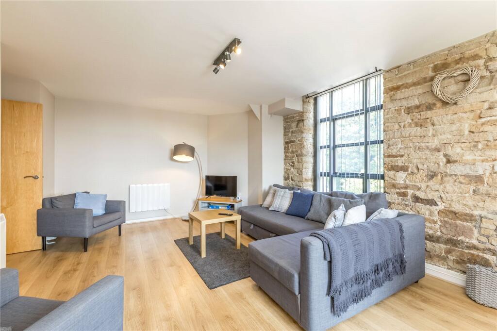 Lounge &amp; Kitchen