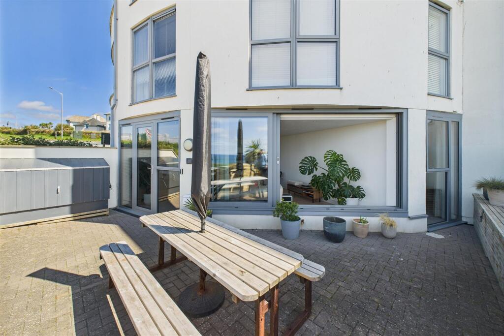 Terrace into Lounge
