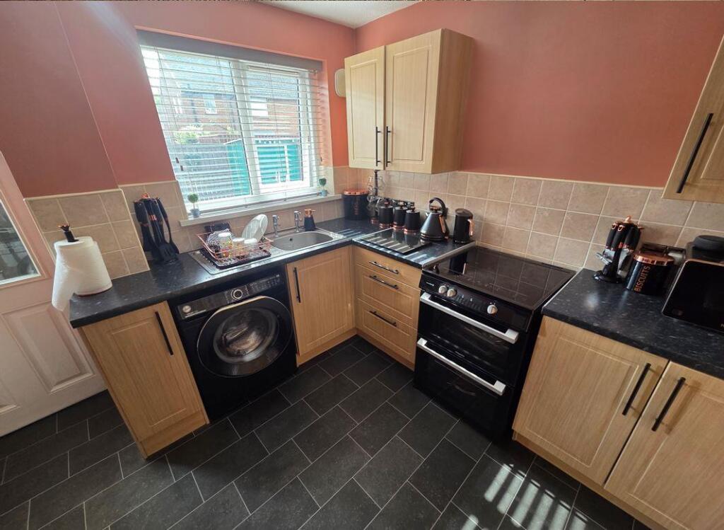 18 dovedale kitchen.JPG