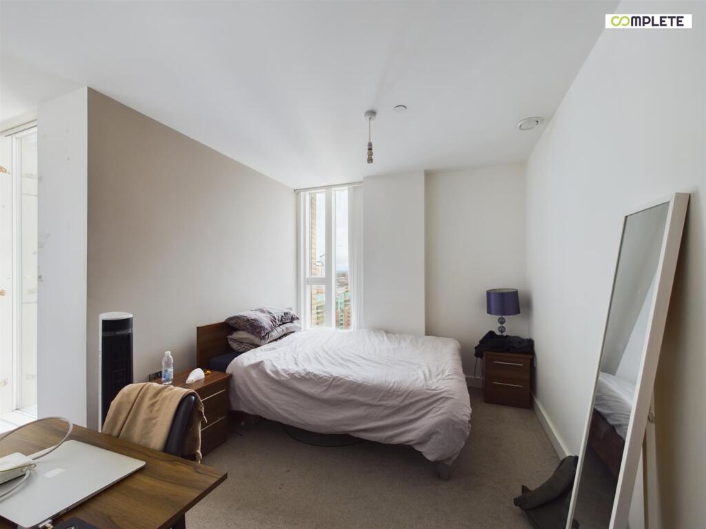 CAM01231G0-PR0057-STILL006