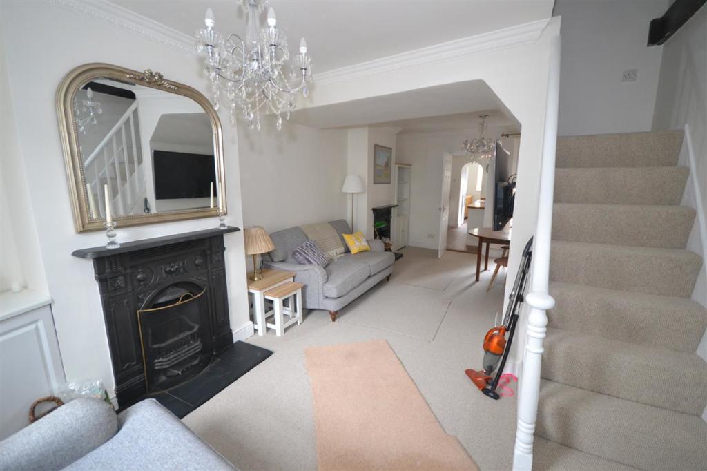 LOUNGE / DINING ROOM