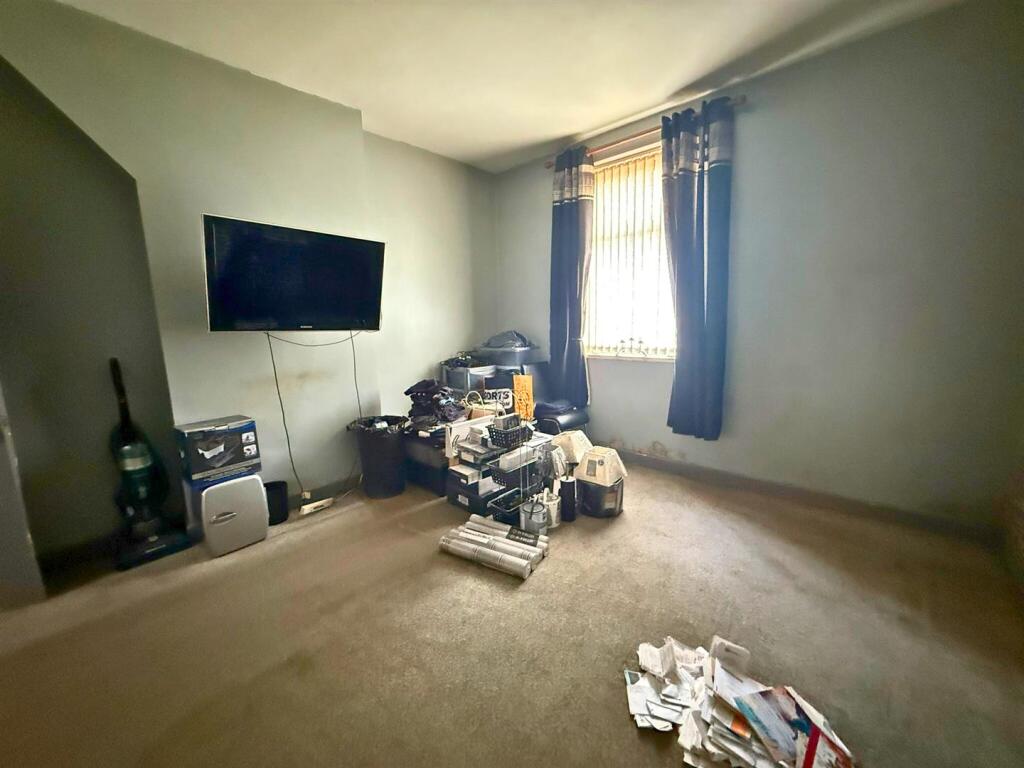 Bedroom 1.jpg